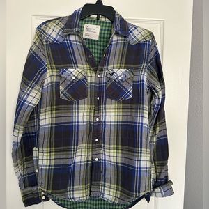 Mens-XS, vintage fit. Soft button down. American Eagle